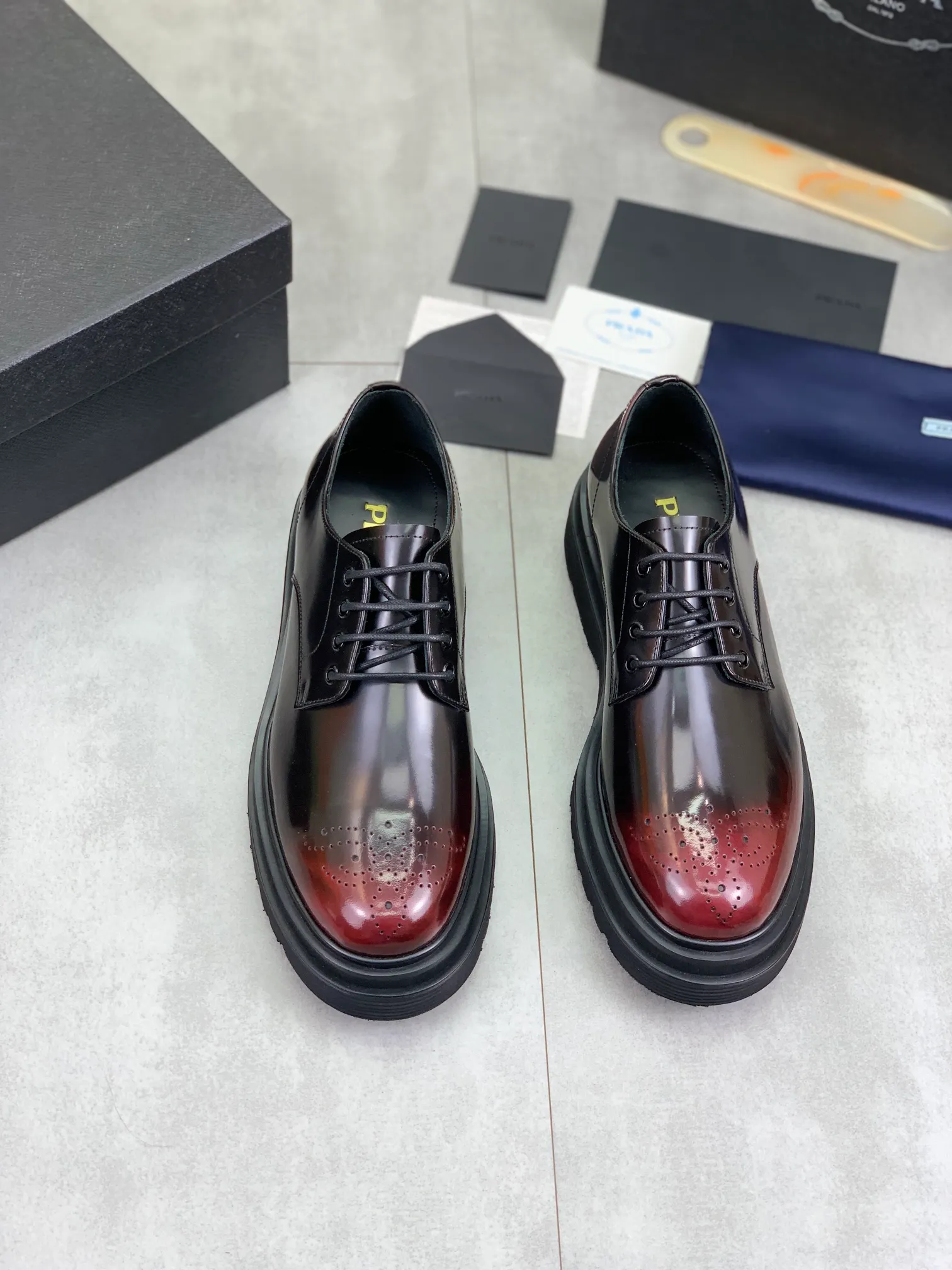 Factory price P880 💰Original quality, top version🔱 ＰＲＡＤＡ——Prada. Men's business casual leather shoes, top quality products. 1:1 shipment ⬆️Luxurious and noble👞All imported original color-rubbed open edge beads, just to create a more comfortable wearing body Tested, upper: original comfortable open-edge bead-rubbed calf leather ➕Top imported water-dyed full cow lining, original light and comfortable TPU foam combination bottom ✔️Code number: 39-44 (38.45 can be customized)